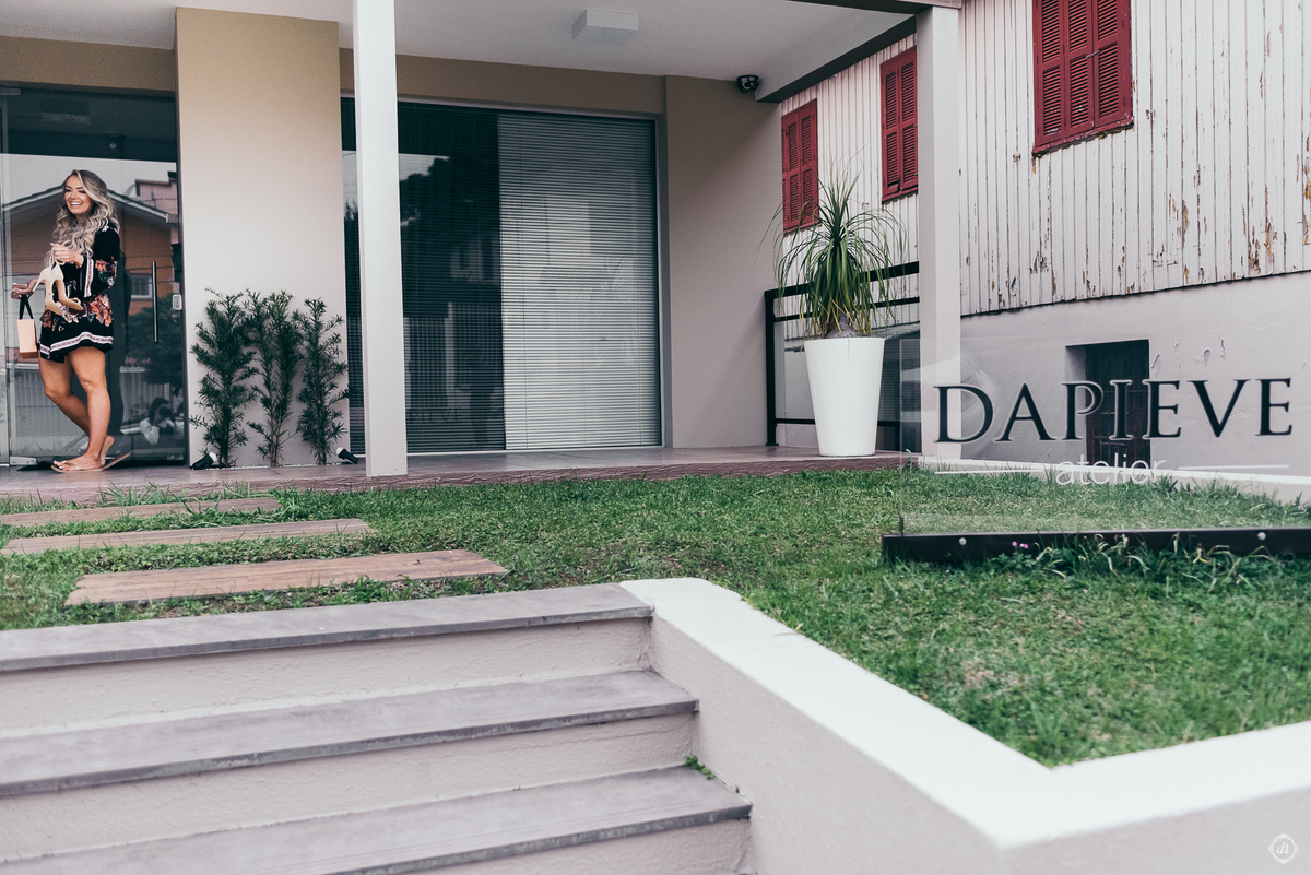 festa de formatura formanda em direito vestido de formatura vestido vermelho decoração de formatura  vinicola lovara vinhos finos  daniela radavelli fotografia