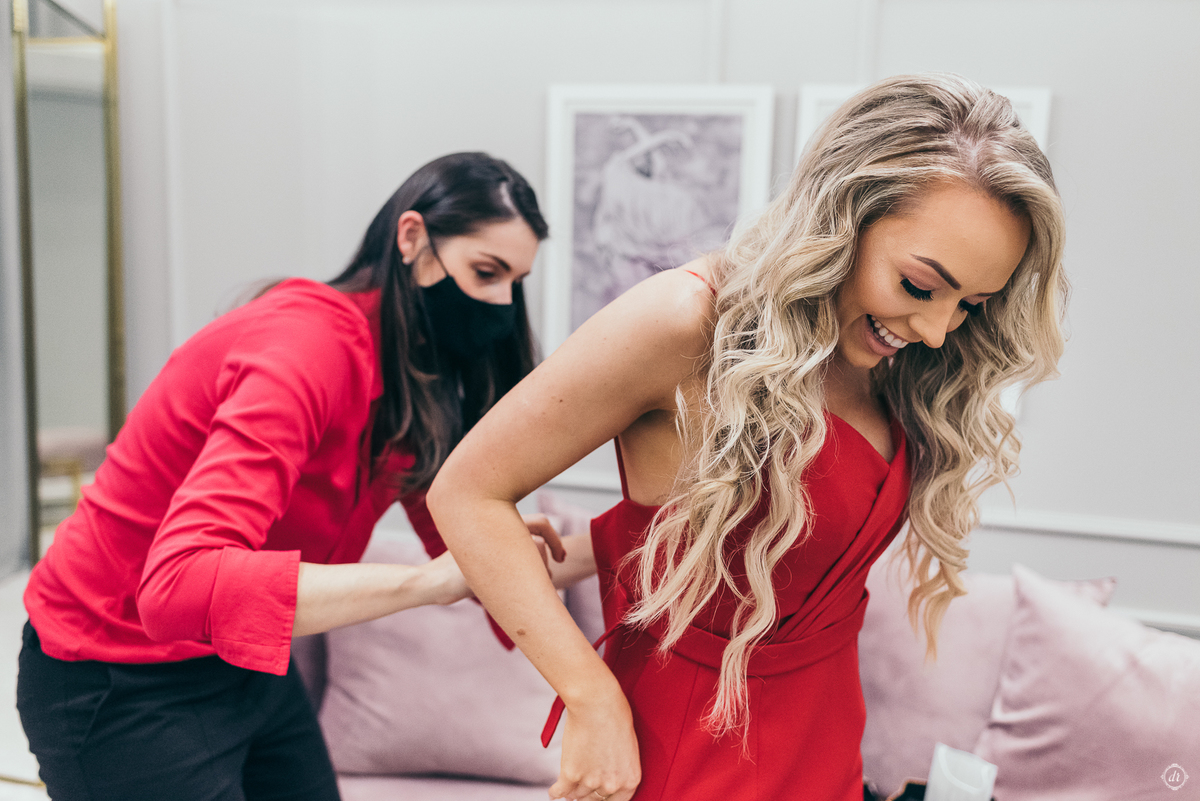 festa de formatura formanda em direito vestido de formatura vestido vermelho decoração de formatura  vinicola lovara vinhos finos  daniela radavelli fotografia