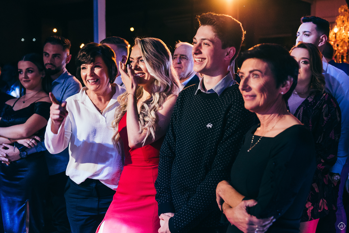 festa de formatura formanda em direito vestido de formatura vestido vermelho decoração de formatura  vinicola lovara vinhos finos  daniela radavelli fotografia