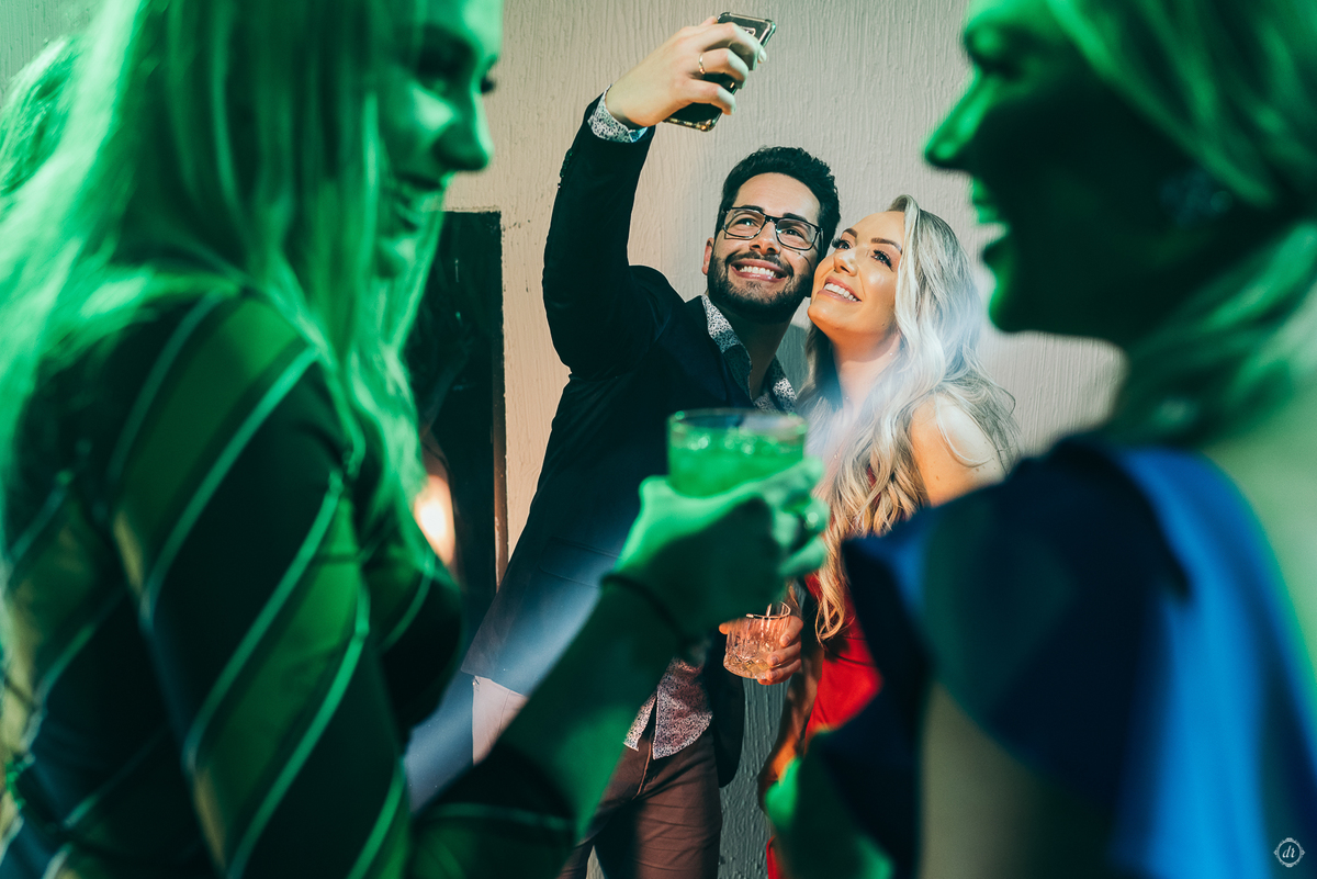 festa de formatura formanda em direito vestido de formatura vestido vermelho decoração de formatura  vinicola lovara vinhos finos  daniela radavelli fotografia