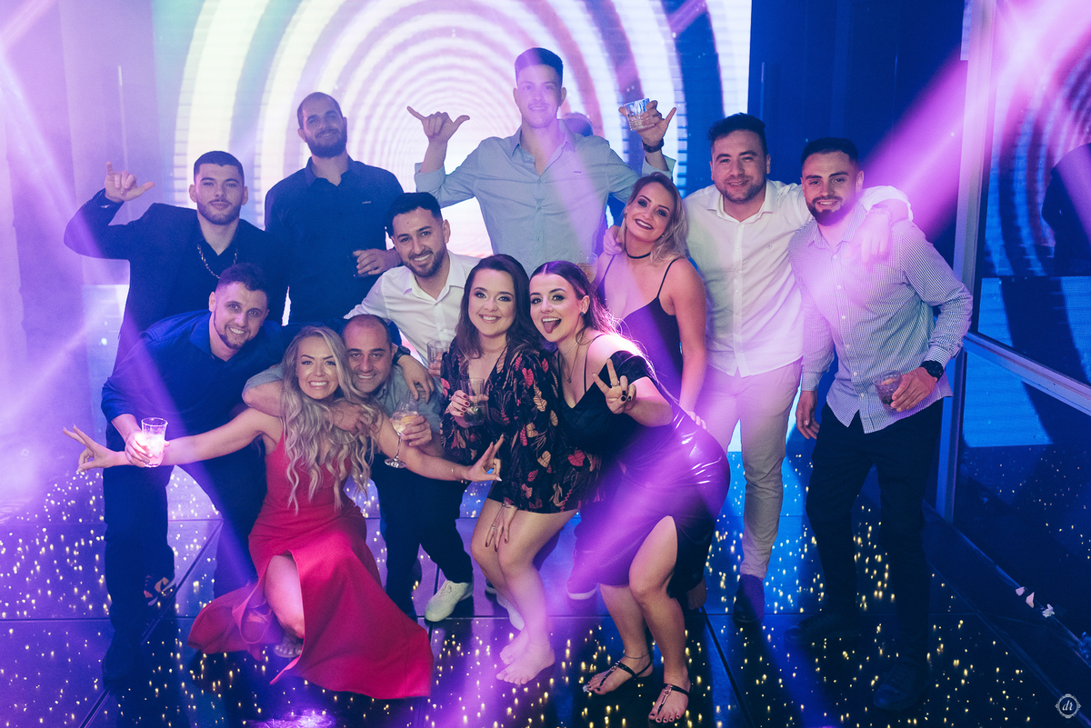 festa de formatura formanda em direito vestido de formatura vestido vermelho decoração de formatura  vinicola lovara vinhos finos  daniela radavelli fotografia