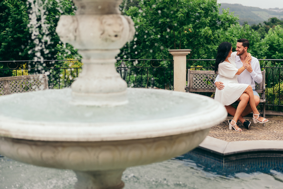 ensaio pre wedding hotel spa do vinho locais para ensaio ensaio no vale dos vinhedos daniela radavelli fotografa de casamento na serra gaucha book de casal fotos na chuva