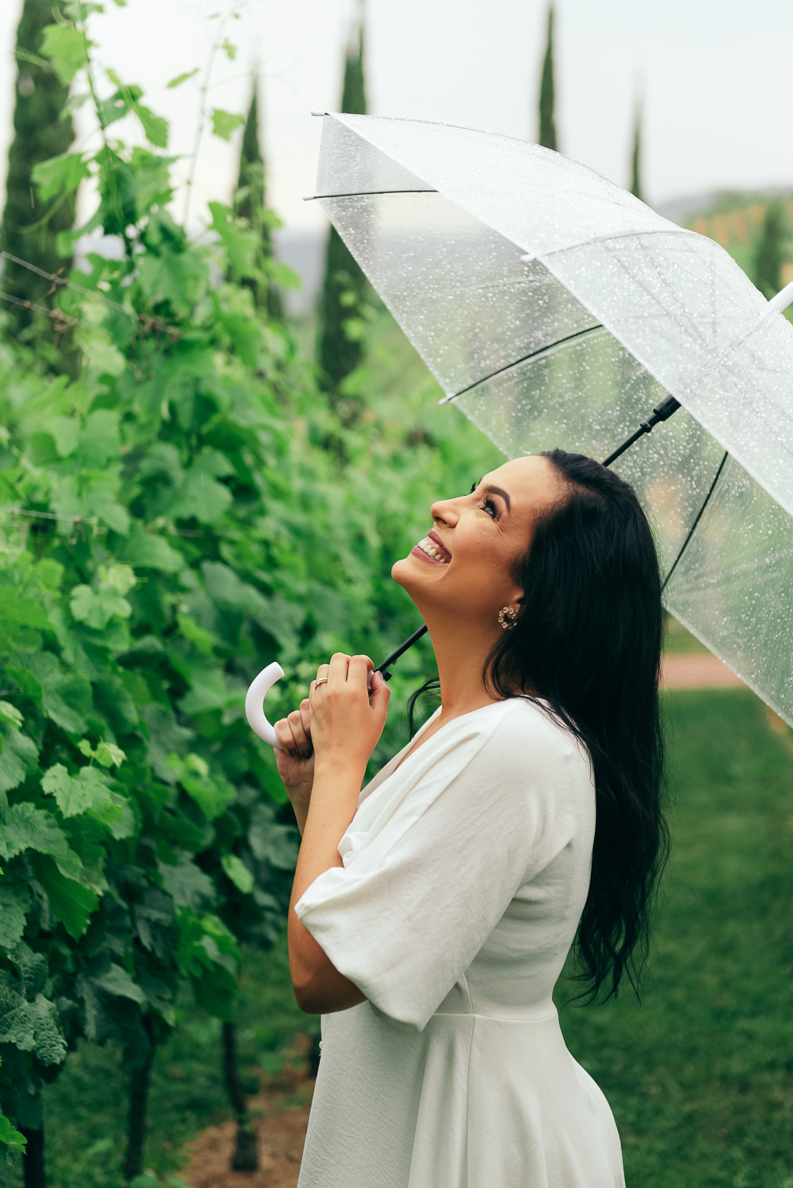 ensaio pre wedding hotel spa do vinho locais para ensaio ensaio no vale dos vinhedos daniela radavelli fotografa de casamento na serra gaucha book de casal fotos na chuva