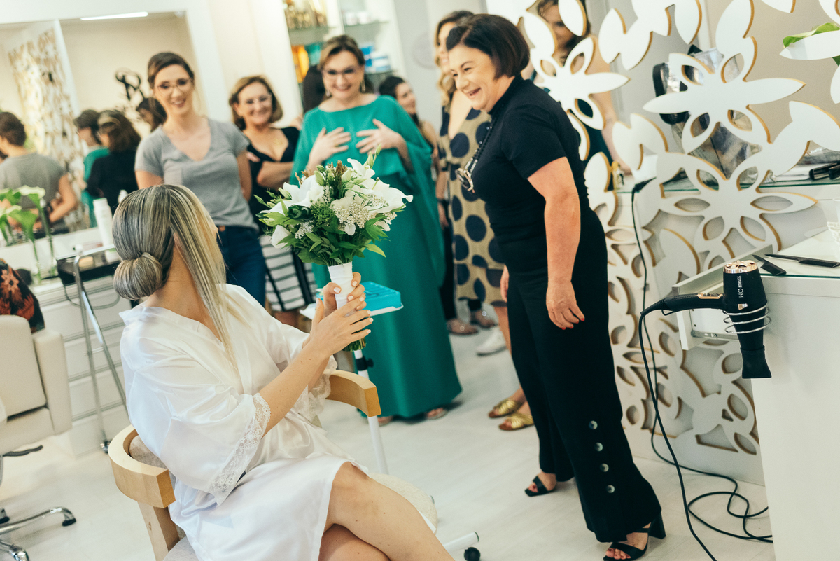 casamento na vinícola lovara daniela radavelli fotografia fotografa de casamento na serra gaucha vestido de noiva liso casamento na igreja casamento com chuva