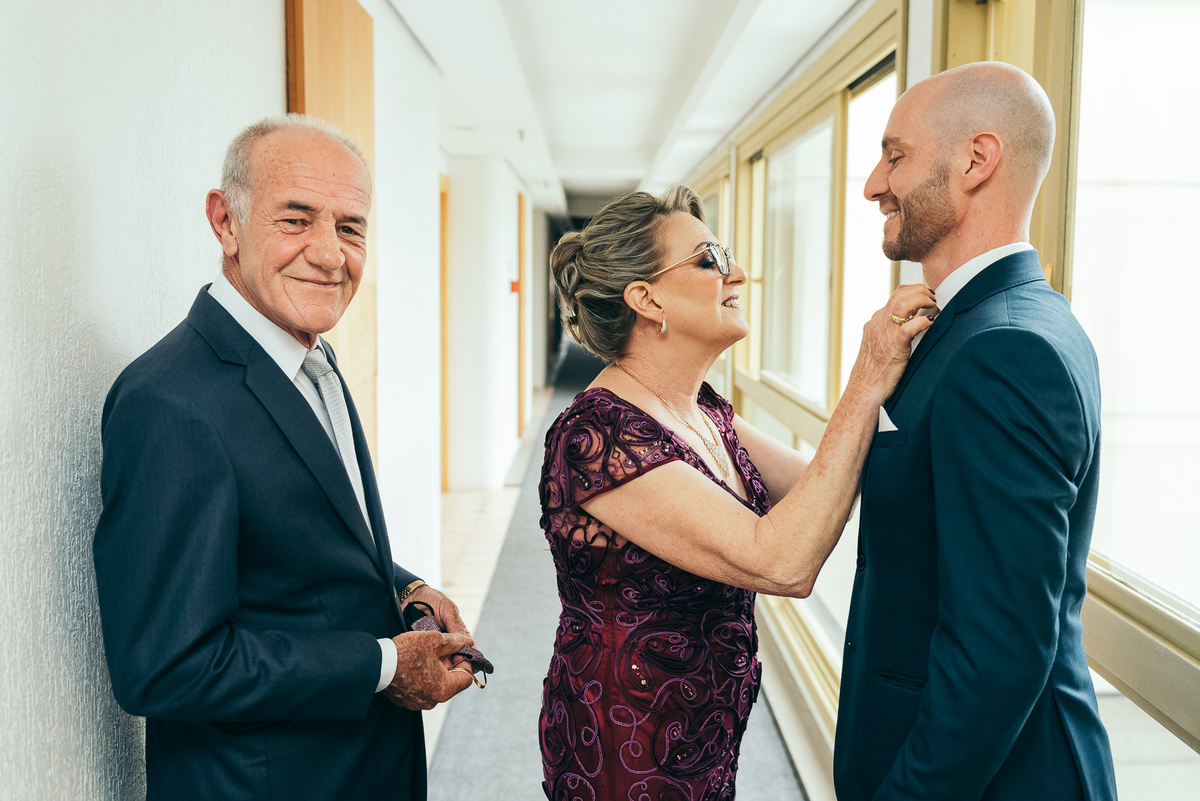 casamento na vinícola lovara daniela radavelli fotografia fotografa de casamento na serra gaucha vestido de noiva liso casamento na igreja casamento com chuva
