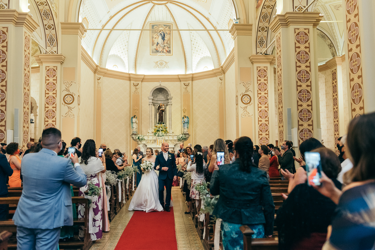 casamento na vinícola lovara daniela radavelli fotografia fotografa de casamento na serra gaucha vestido de noiva liso casamento na igreja casamento com chuva
