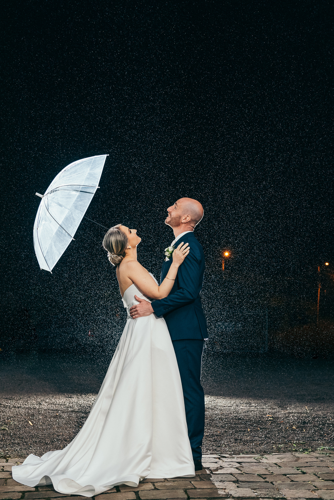 casamento na vinícola lovara daniela radavelli fotografia fotografa de casamento na serra gaucha vestido de noiva liso casamento na igreja casamento com chuva