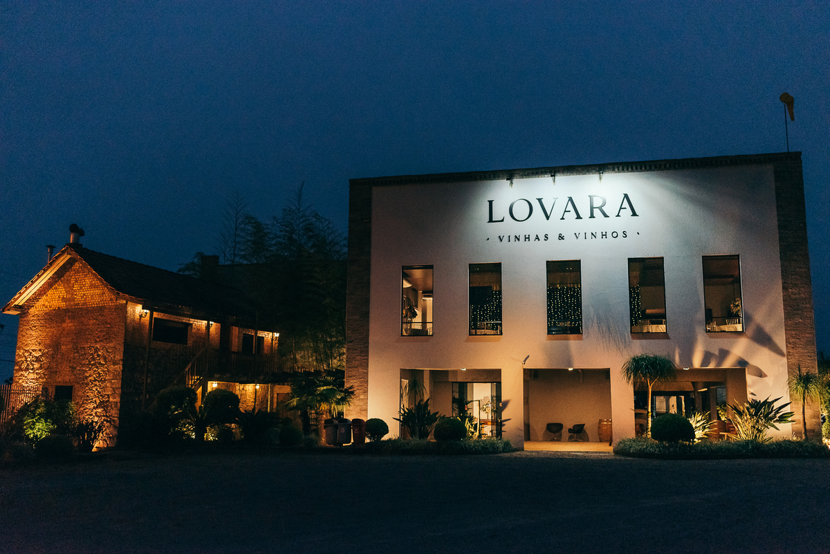 casamento na vinícola lovara daniela radavelli fotografia fotografa de casamento na serra gaucha vestido de noiva liso casamento na igreja casamento com chuva