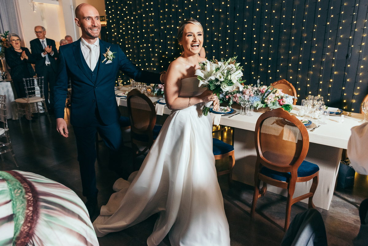 casamento na vinícola lovara daniela radavelli fotografia fotografa de casamento na serra gaucha vestido de noiva liso casamento na igreja casamento com chuva