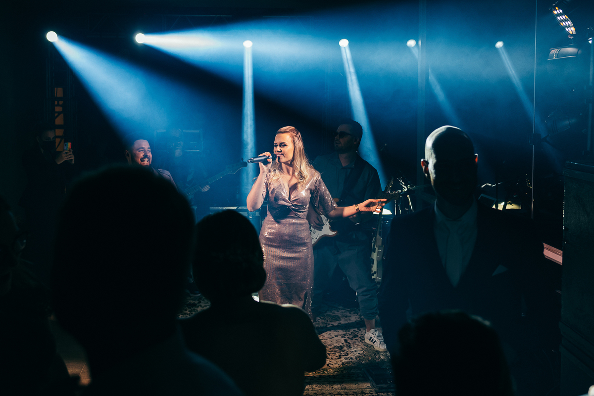 casamento na vinícola lovara daniela radavelli fotografia fotografa de casamento na serra gaucha vestido de noiva liso casamento na igreja casamento com chuva
