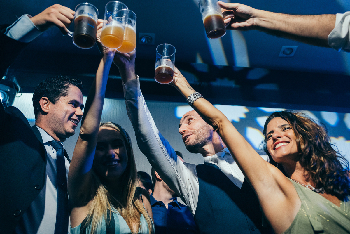 casamento na vinícola lovara daniela radavelli fotografia fotografa de casamento na serra gaucha vestido de noiva liso casamento na igreja casamento com chuva