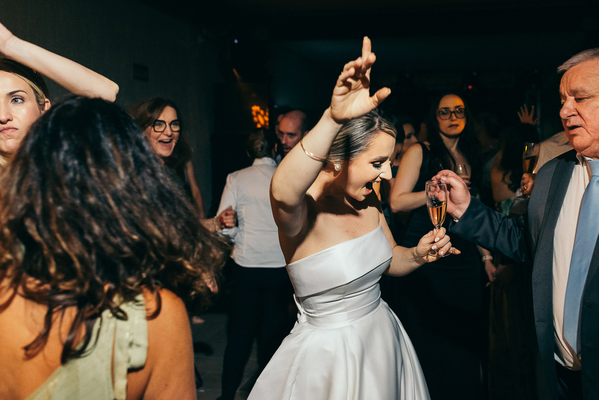 casamento na vinícola lovara daniela radavelli fotografia fotografa de casamento na serra gaucha vestido de noiva liso casamento na igreja casamento com chuva