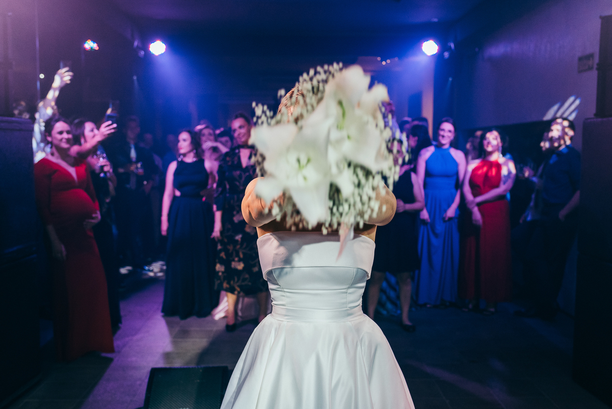 casamento na vinícola lovara daniela radavelli fotografia fotografa de casamento na serra gaucha vestido de noiva liso casamento na igreja casamento com chuva