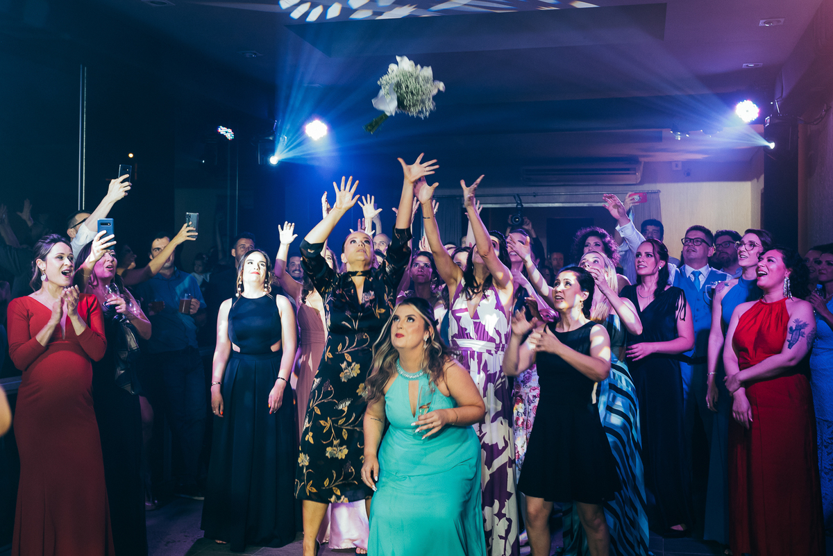 casamento na vinícola lovara daniela radavelli fotografia fotografa de casamento na serra gaucha vestido de noiva liso casamento na igreja casamento com chuva