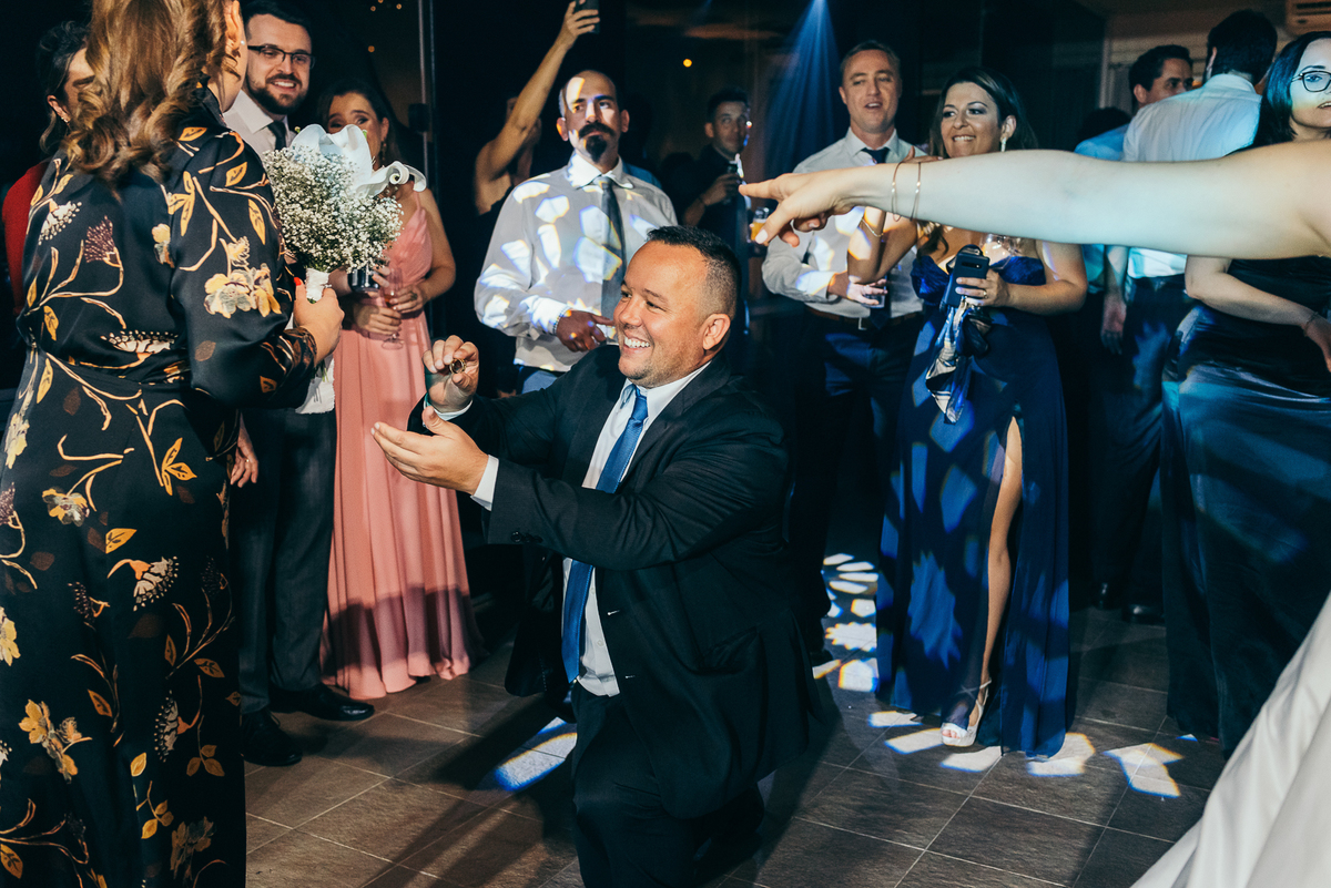 casamento na vinícola lovara daniela radavelli fotografia fotografa de casamento na serra gaucha vestido de noiva liso casamento na igreja casamento com chuva