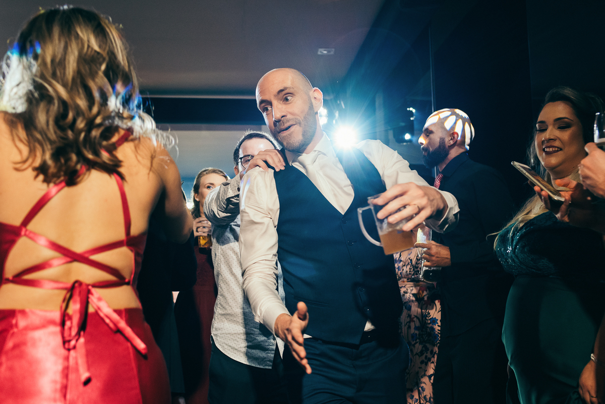 casamento na vinícola lovara daniela radavelli fotografia fotografa de casamento na serra gaucha vestido de noiva liso casamento na igreja casamento com chuva