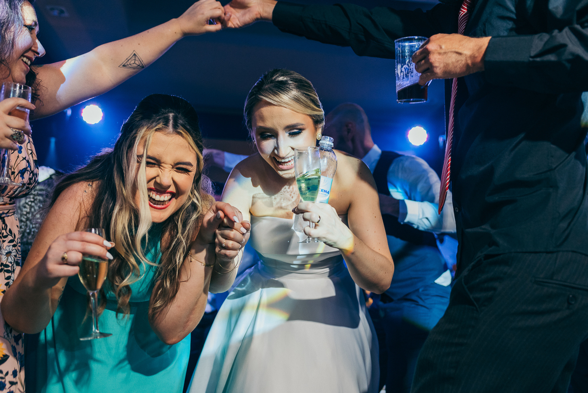 casamento na vinícola lovara daniela radavelli fotografia fotografa de casamento na serra gaucha vestido de noiva liso casamento na igreja casamento com chuva
