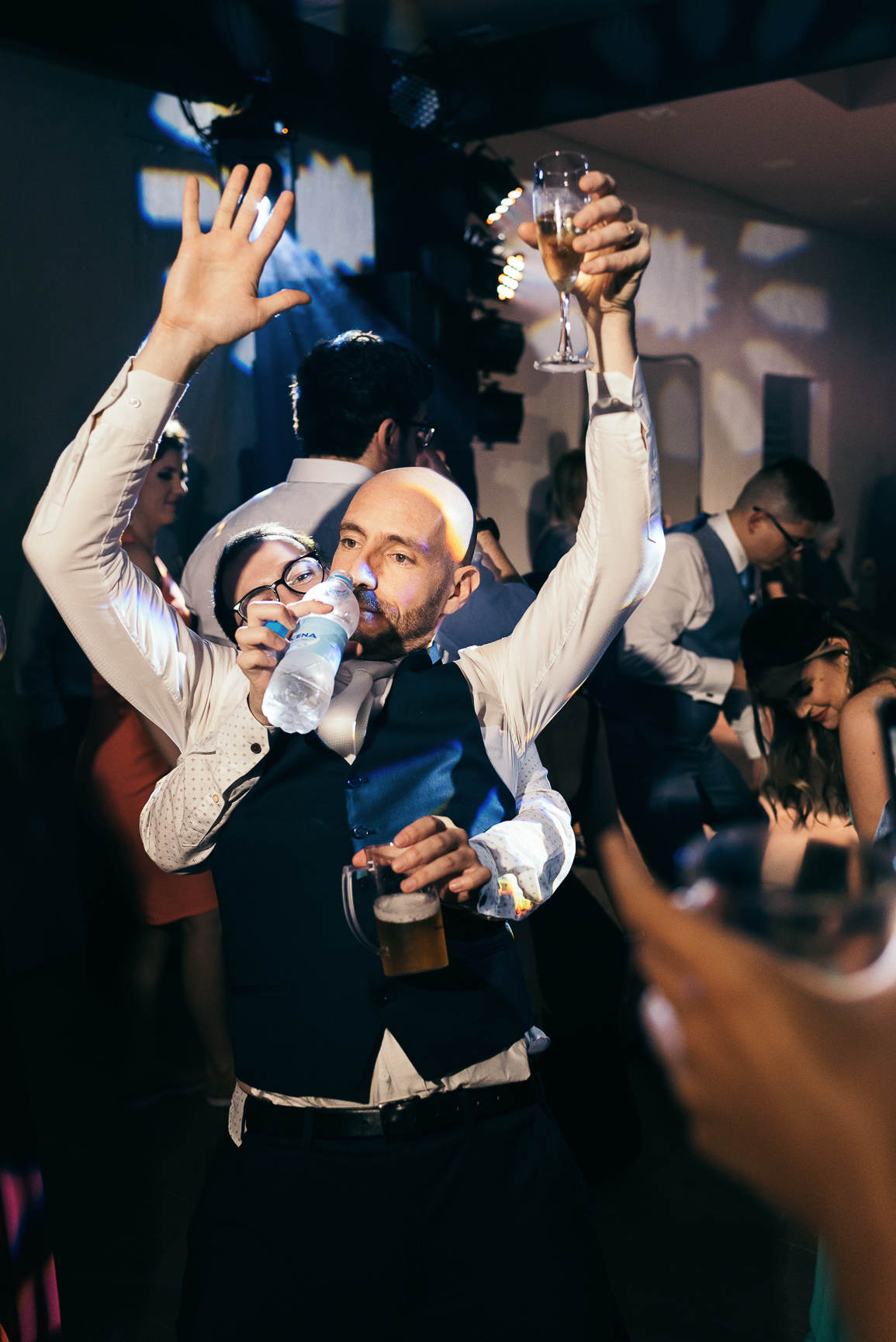 casamento na vinícola lovara daniela radavelli fotografia fotografa de casamento na serra gaucha vestido de noiva liso casamento na igreja casamento com chuva