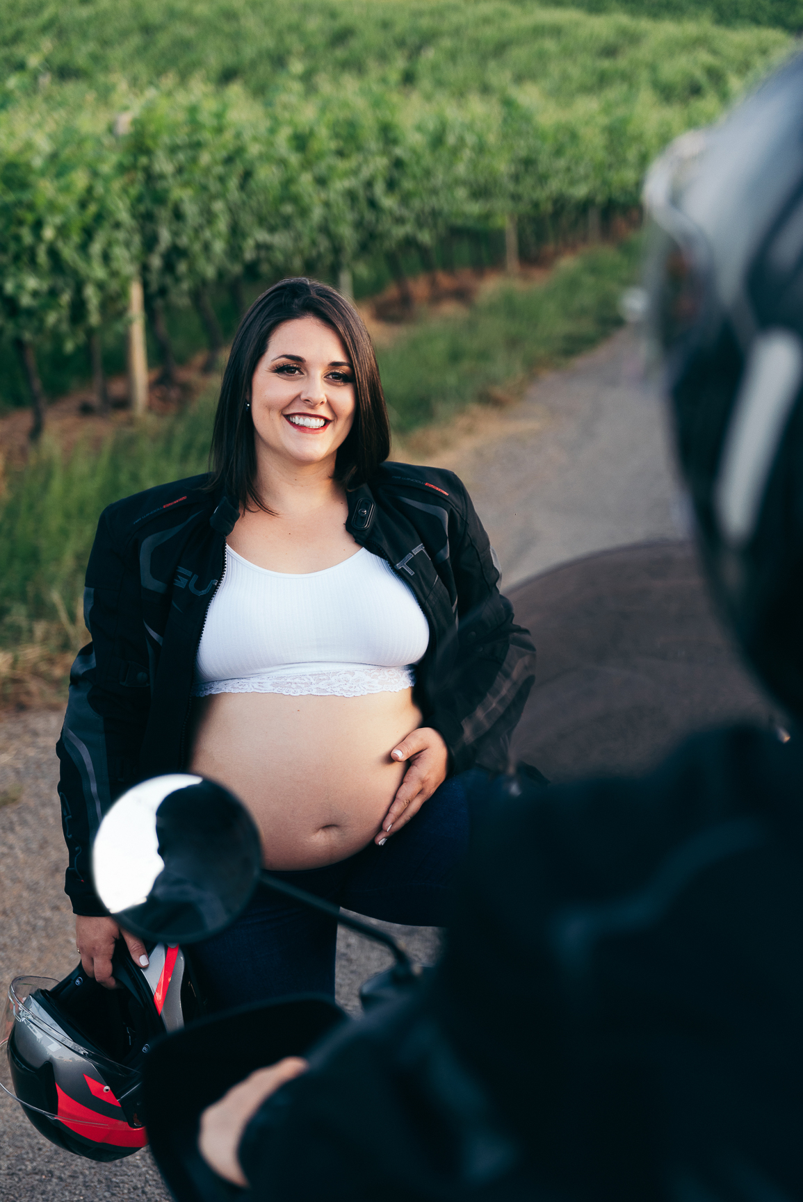 ensaio de gestante daniela radavelli fotografia fotografa de gestante ensaio externo de gestante amor por moto papai motoqueiro papai piloto ensaio com moto 