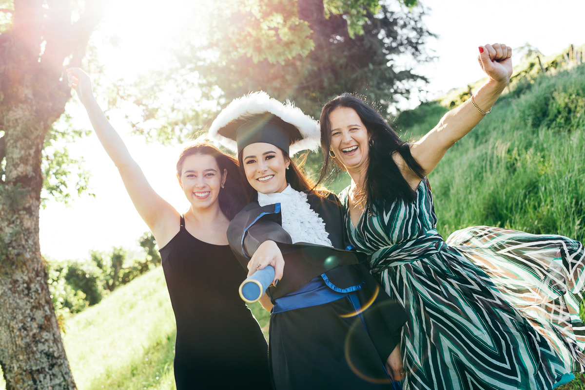 ensaio de formatura daniela radavelli fotografia ensaio em casa fotos de toga fotos em familia garibaldi fotografa na serra gaucha