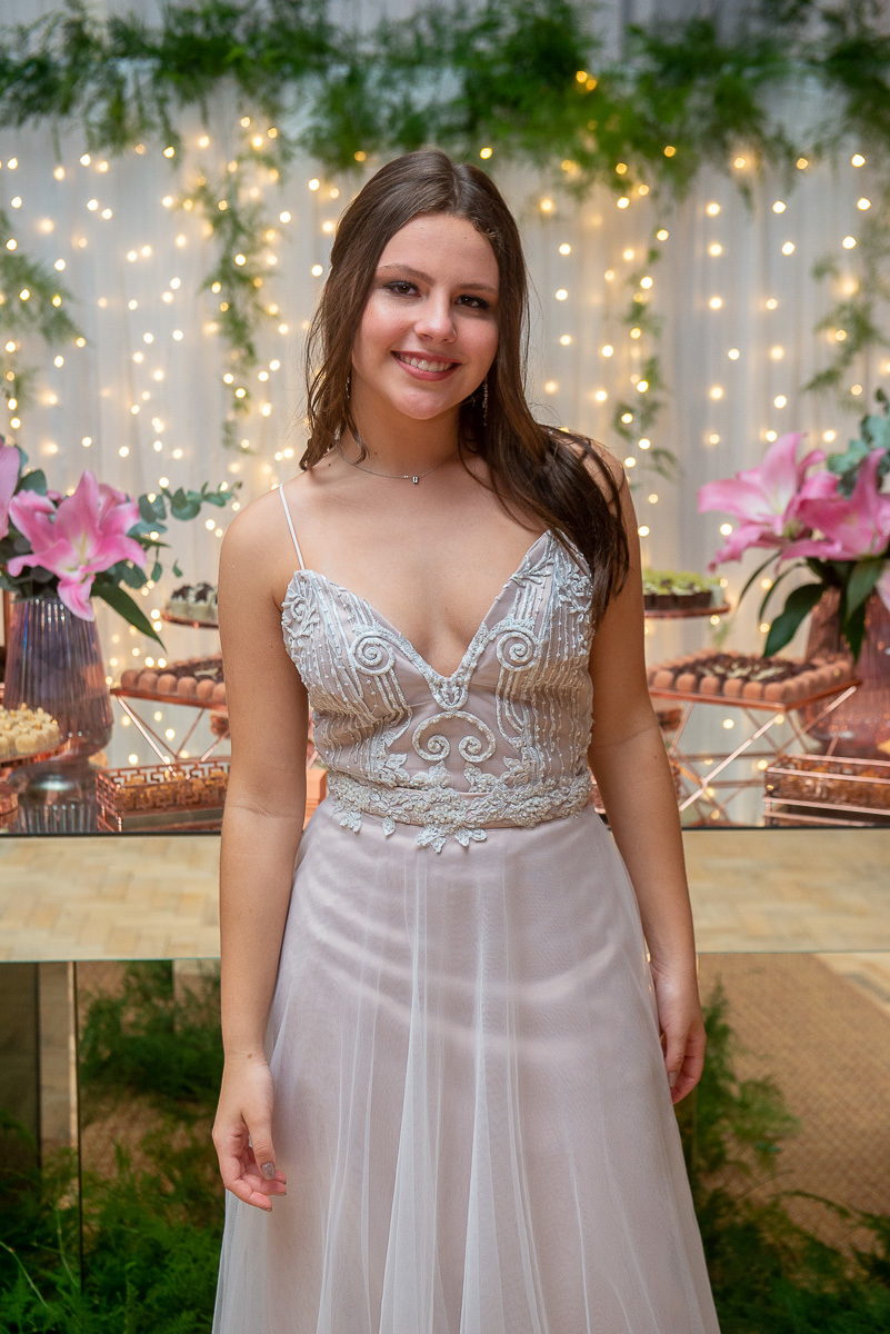 Ensaio da debutante com seu vestido para a festa de 15 anos. Foto por Marco Moscarelli Fotógrafo Pelotas.