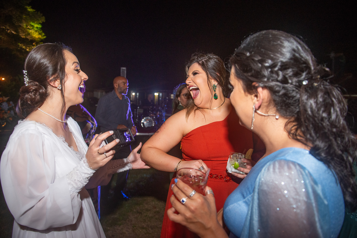 Imagem da recepção dos noivos após o casamento. Foto por Marco Marco Moscarelli 