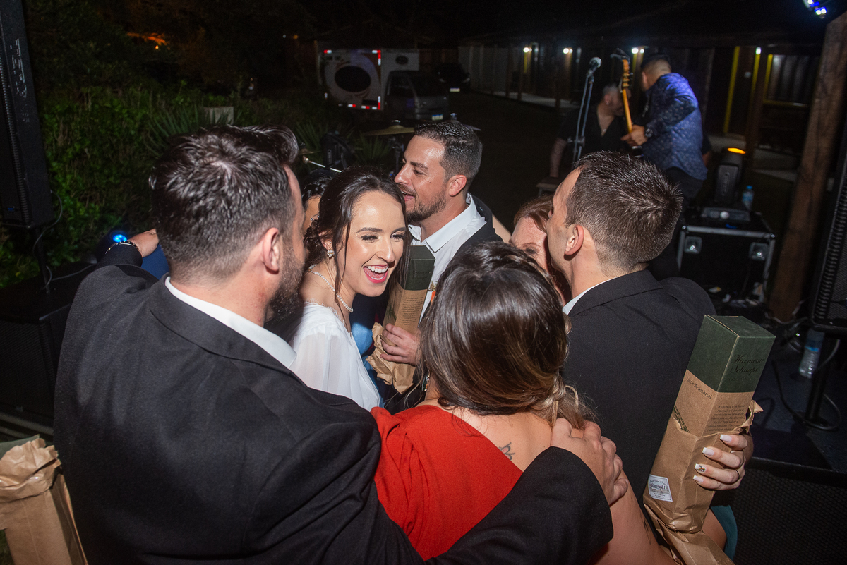 Imagem da recepção dos noivos após o casamento. Foto por Marco Marco Moscarelli 