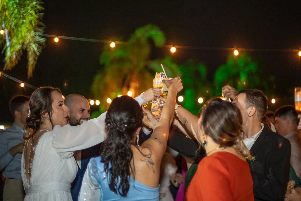 Imagem da recepção dos noivos após o casamento. Foto por Marco Marco Moscarelli 