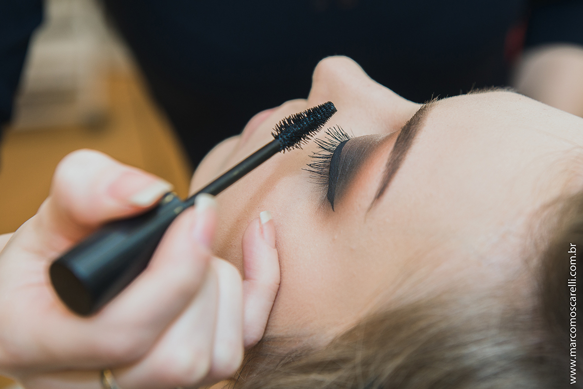 Detalhe da  maquiagem do cilio  noiva no Making of antes do casamento. Foto-Marco Moscarelli