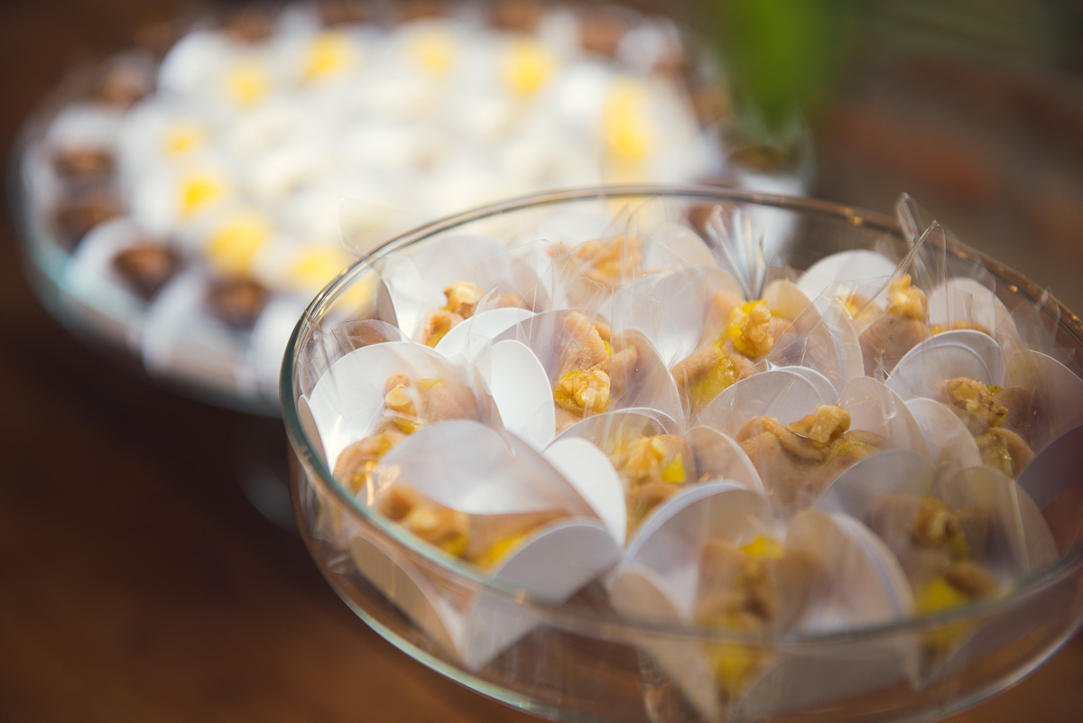 Detalhe da mesa de doces decorada na recepção da formanda de medicina. Foto - Marco Moscarelli