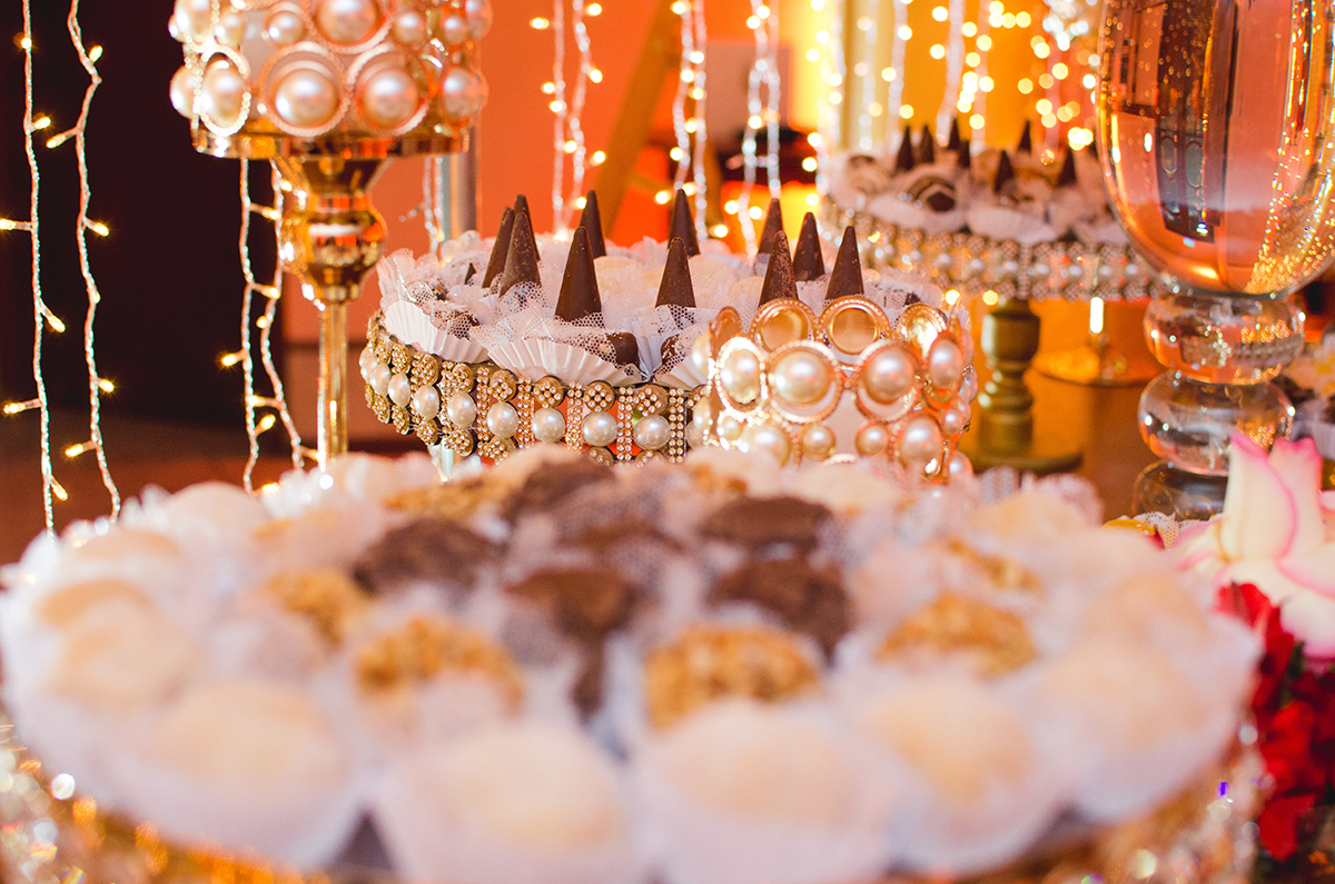 Detalhe da decoração da decoração da mesa das formandas.