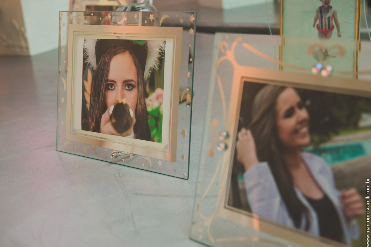 Detalhe da mesa de doces da decoração no salão santa fé eventos para a formatura.