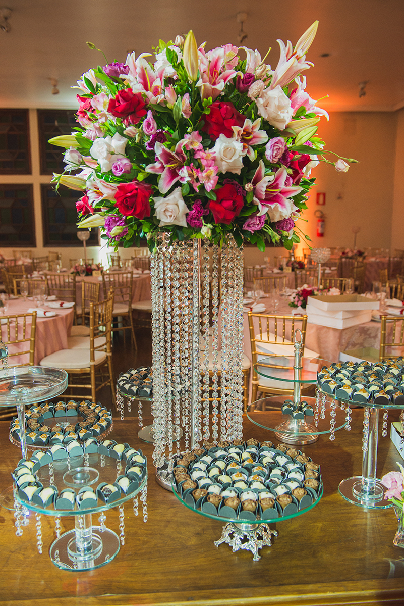 Detalhe dos docinhos decorados que compõe a decoração da recepção de formatura. Foto por Marco Moscarelli Fotografo