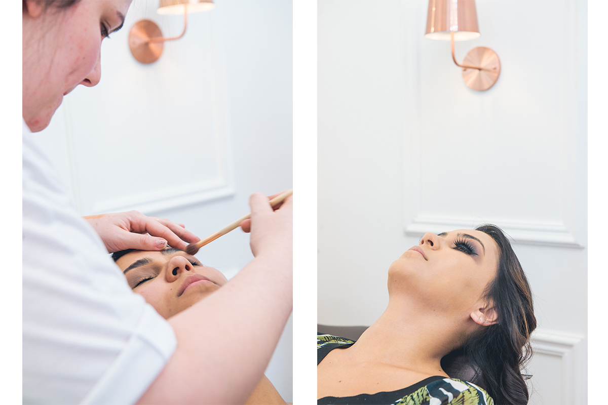 Fotografia de momentos do make da formanda no dia da formatura. Foto por Marco Moscarelli