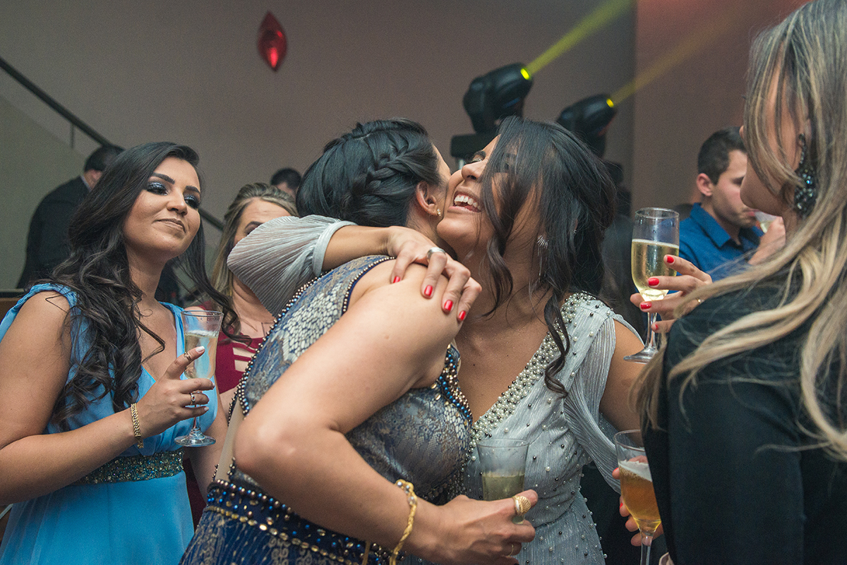 convidada durante a recepção de formatura. Foto por Marco Moscarelli