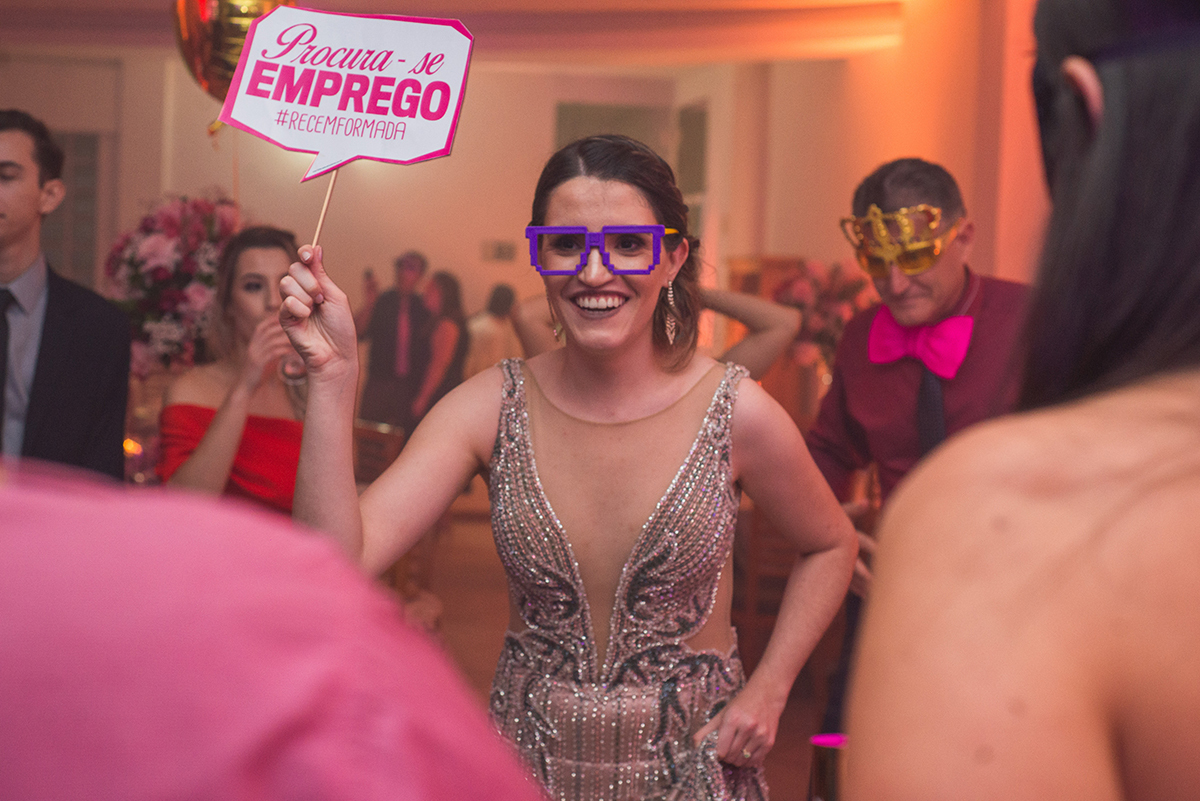 Foto descontraída com suas convidadas durante a recepção de formatura de medicina. foto por Marco Moscarelli 