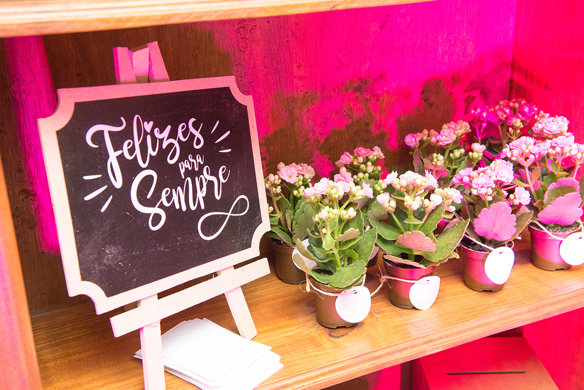 Fotografia dos detalhes da decoração do casamento. Foto por Marco Moscarelli