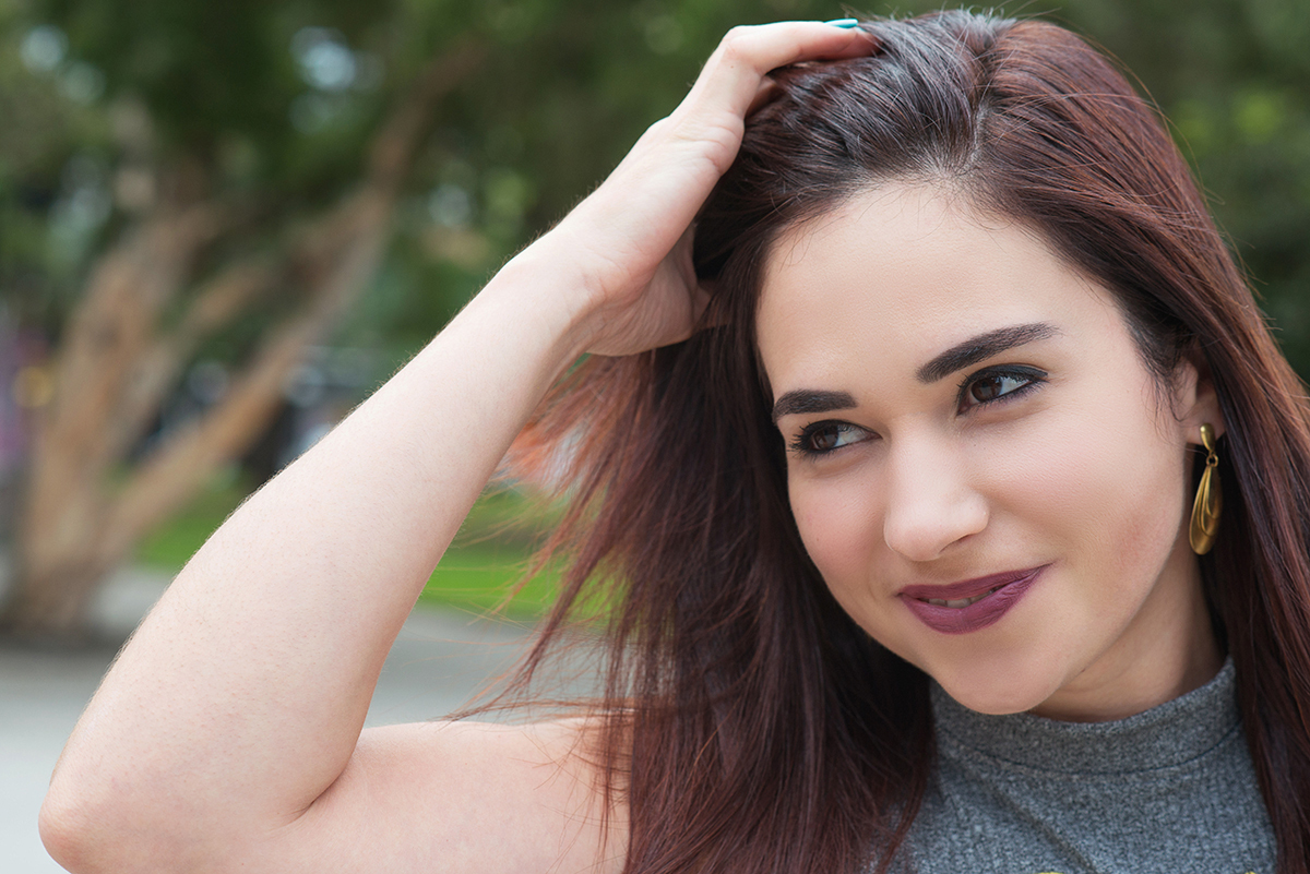 Modelo posando para fotos em ensaio fotográfico na praça coronel pedro Osório em Pelotas. Foto por Marco Moscarelli