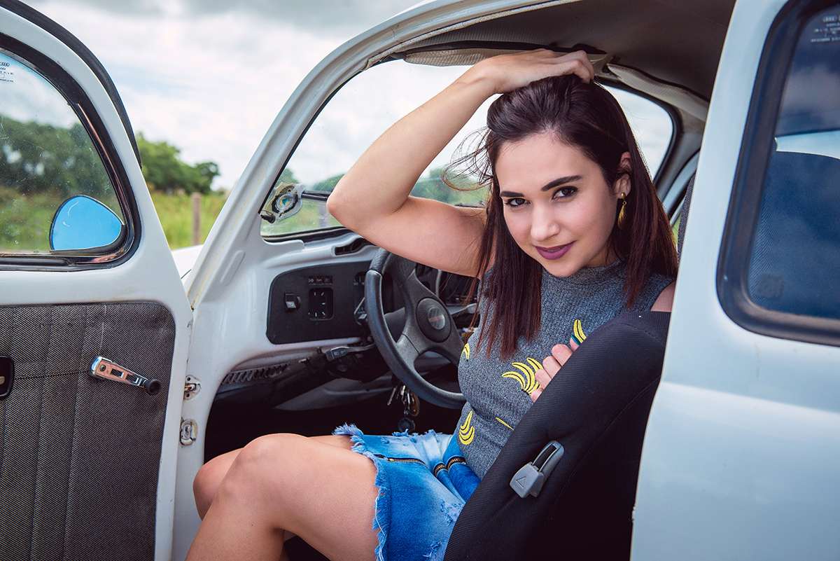 posando para foto no porto de Pelotas junto com seu Fusca no dia mundial do Fusca. Foto por Marco Moscarelli