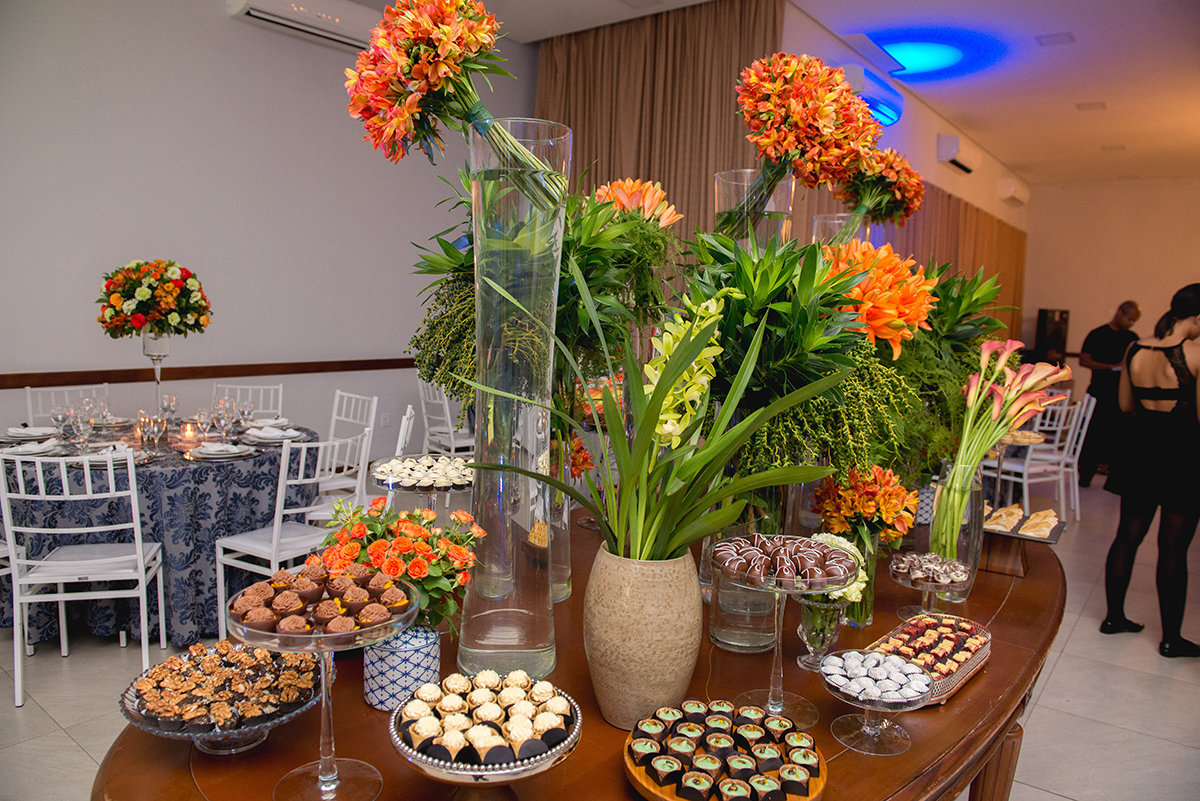 Detalhe da decoração da mesa de doces da recepção de formatura em direito. Foto por Marco Moscarelli.