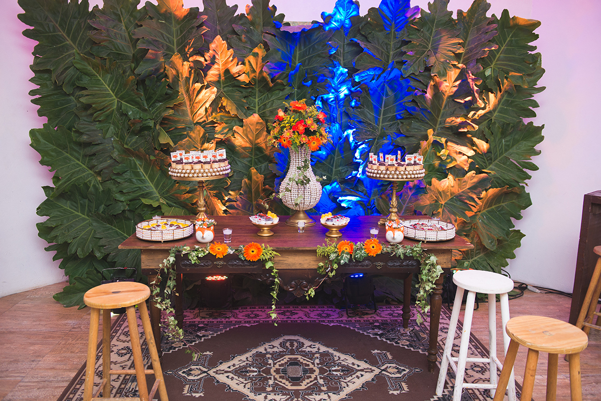 Mesa de doces decorada para a recepção de formatura. Foto por Marco Moscarelli Fotografo.