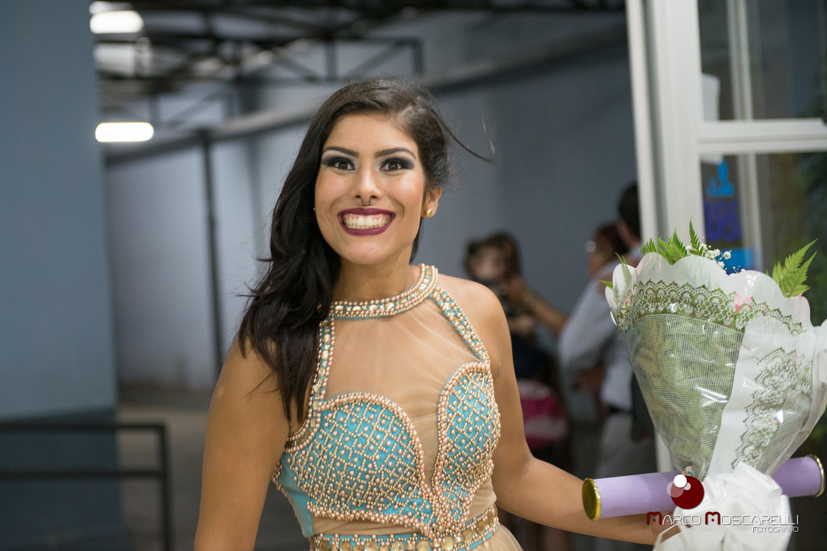 Lindo sorriso da formnda na recepção de formatura
