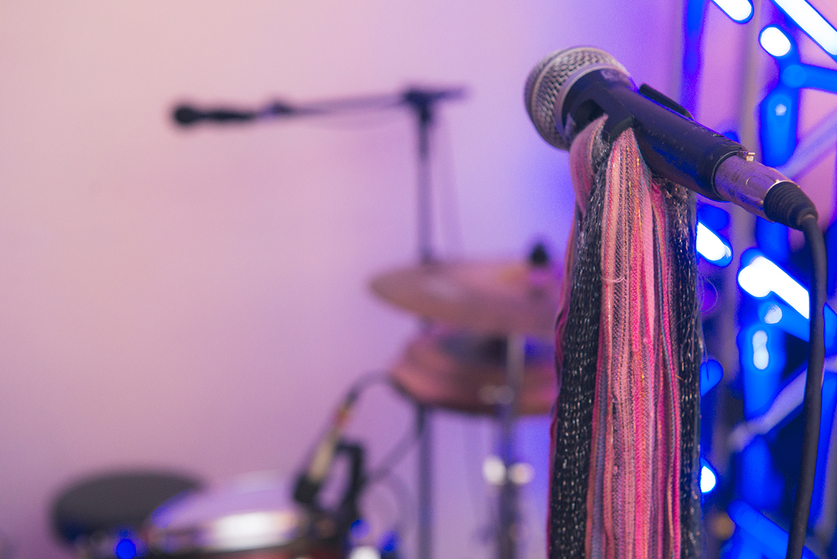 Detlhe do microfone da banda na recepção de formatura em medicina em Pelotas. Foto por marco Moscarelli Fotografo.