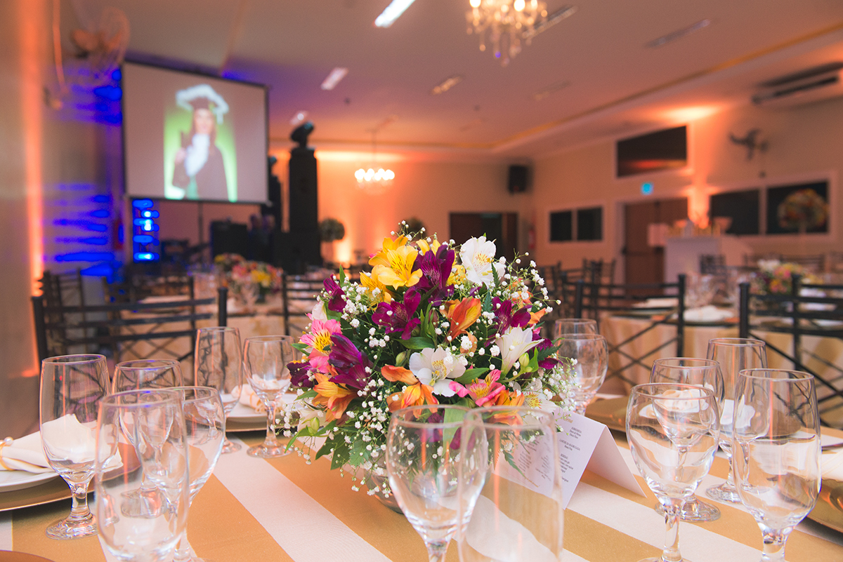 Fotografia aberta do slão da recepção da formatura em Medicina em pelotas. Foto por Marco Moscarelli Fotografo
