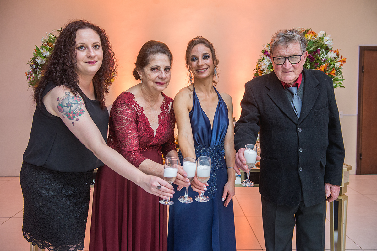 Fotografia do Brinde de formatura na formatura em Medicina em Pelotas. Foto por Marco Moscarelli Fotografo.