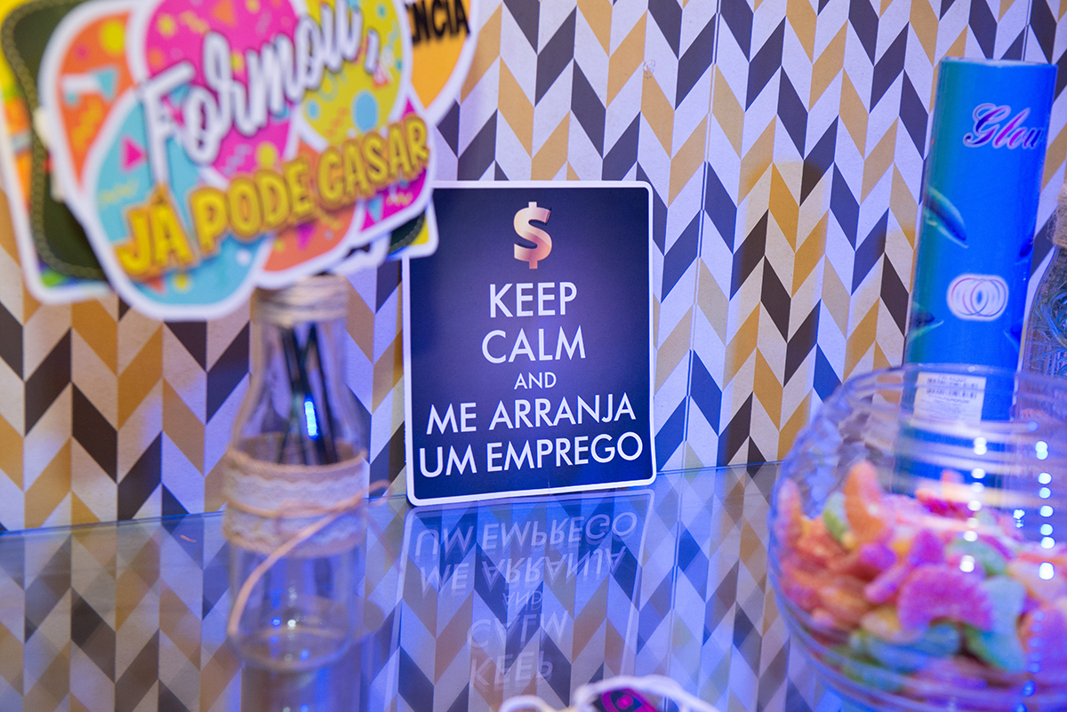 Detalhe da mesa de doces que compõe a decoração da recepção de formatura. Foto por Marco Moscarelli Fotografo.
