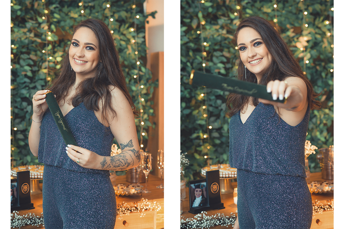 Duas fotos juntas da Formanda posando para retrato com seu canudo de formatura na mão, em uma delas com bastante desfoque. Foto por Marco Moscarelli Fotografo.