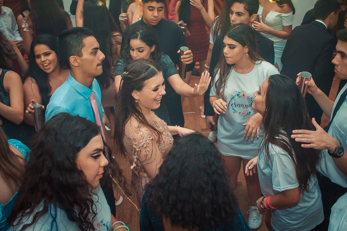 Debutante feliz durante a sua festa de 15 anos em jaguarão.  Foto por Marco Moscarelli fotografo Pelotas. 