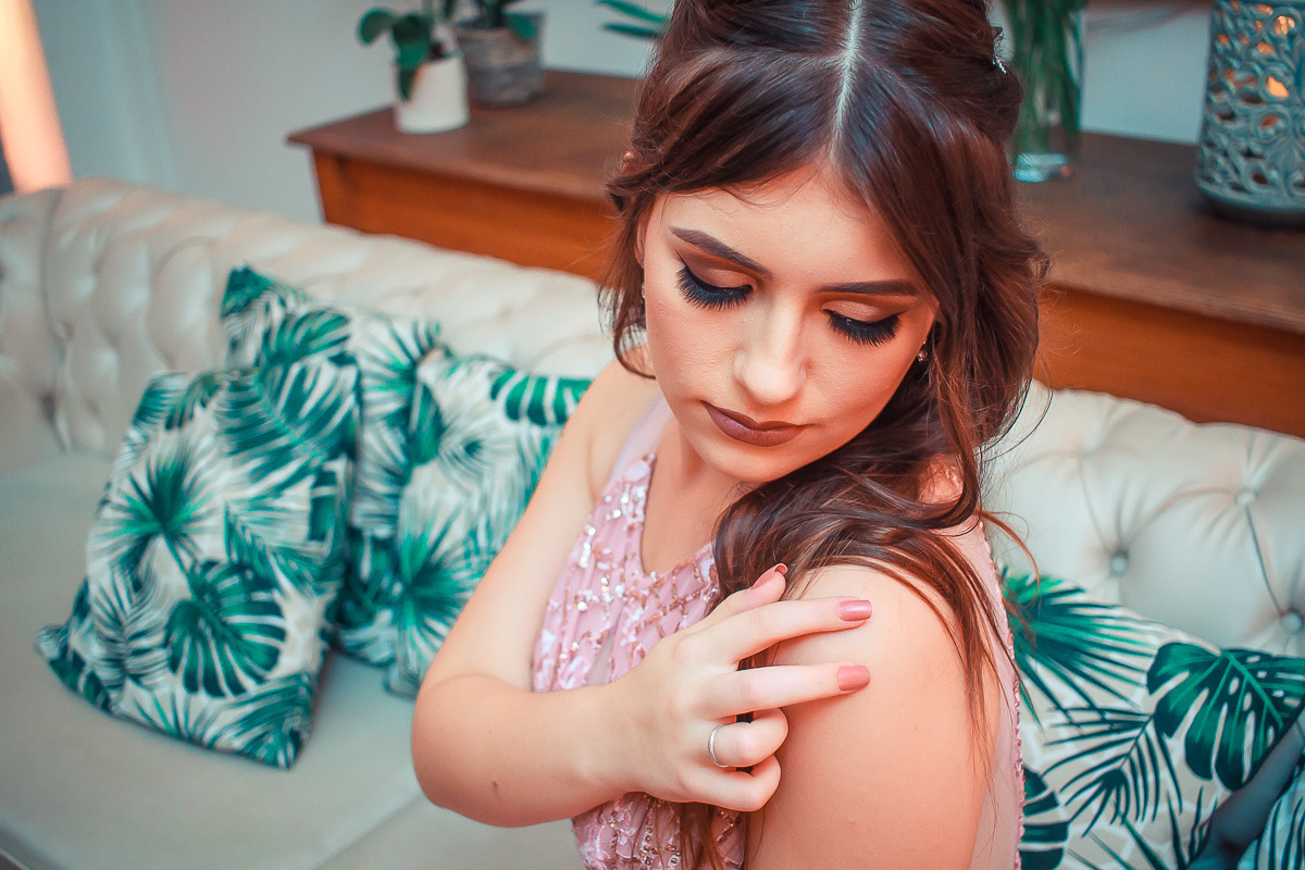Retrato da debutante momentos antes da festa de 15 anos em jaguarão. Foto por Marco Moscarelli Fotografo Pelotas.