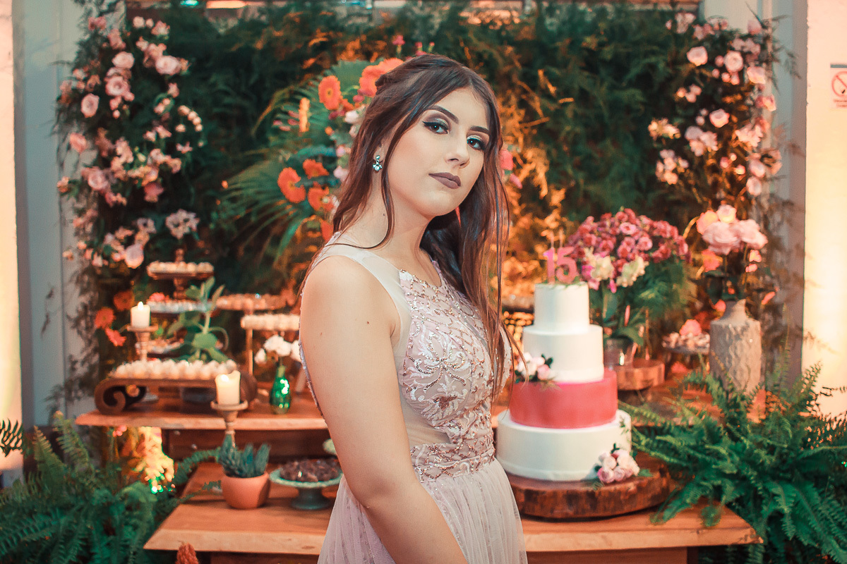 Retrato da debutante momentos antes da festa de 15 anos em jaguarão. Foto por Marco Moscarelli Fotografo Pelotas.